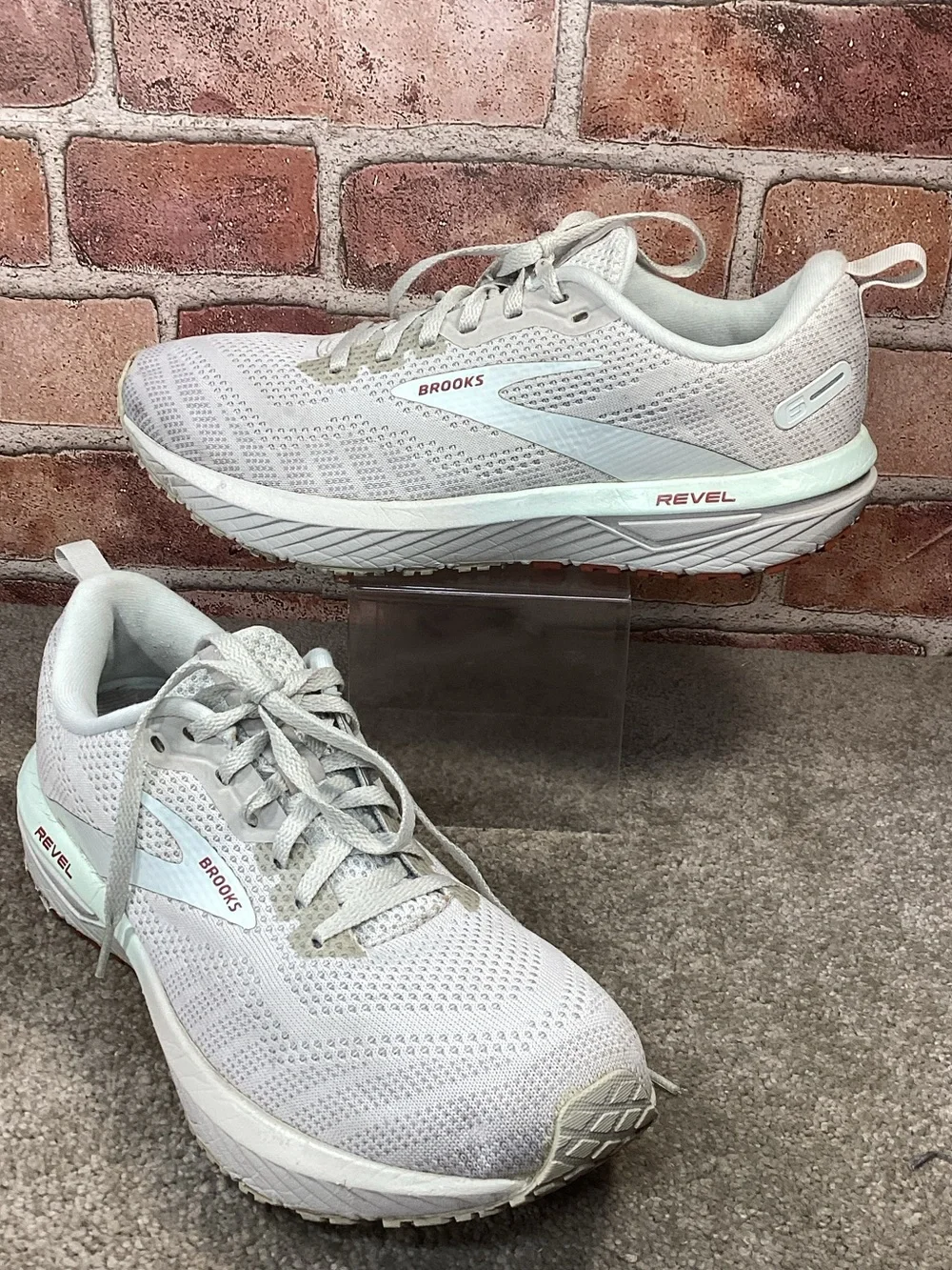 Brooks Revel 6 women’s running shoes sneakers size 10